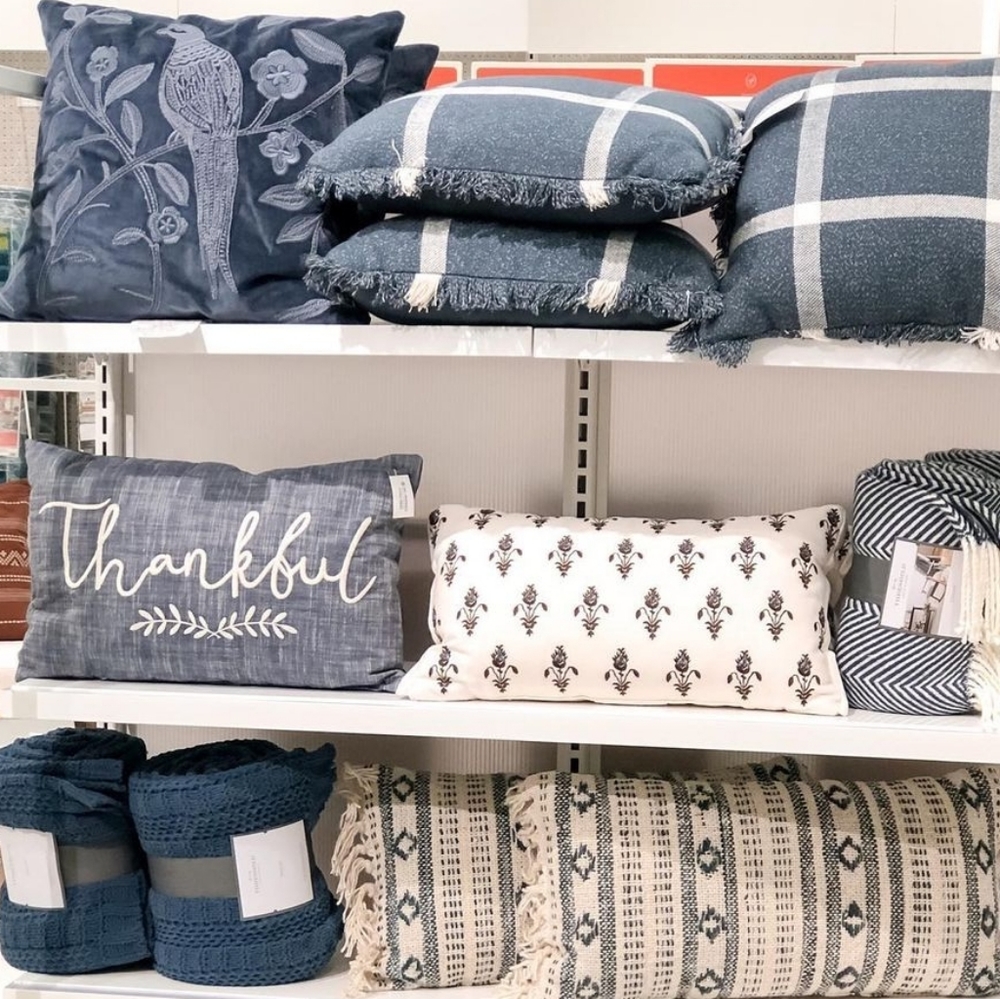 Threshold blue VELVET toss pillow - Picture 5 of 9